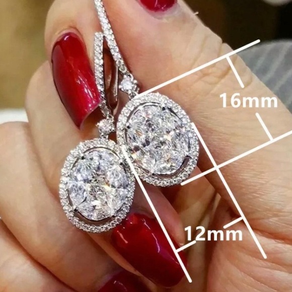 NEW💎18K White Gold Oval Diamond Halo Earrings - Picture 4 of 4